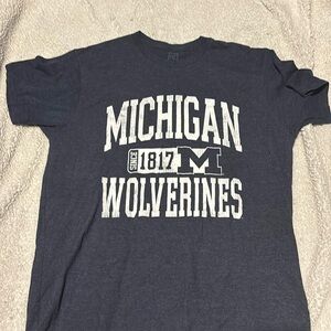 Michigan wolverines short sleeve large t shirt only worn a few times.